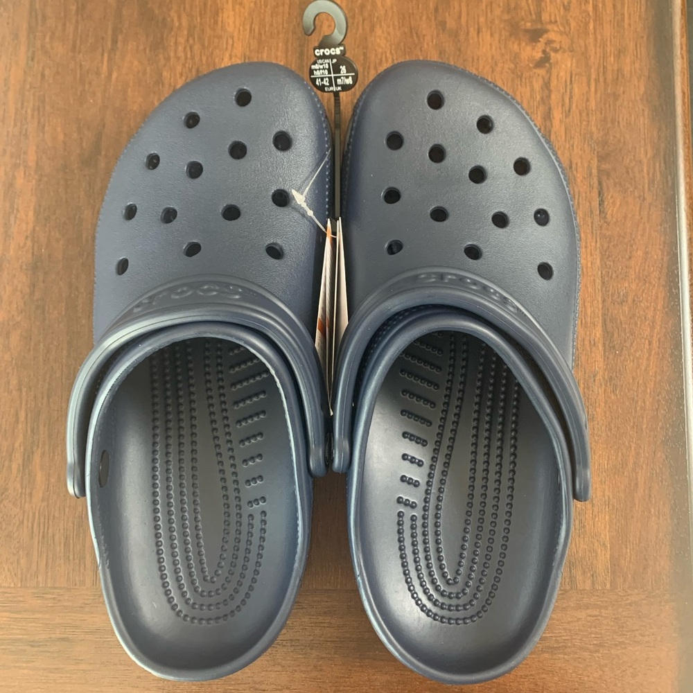 Crocs classic navy blue, size 8 men’s/10 women’s